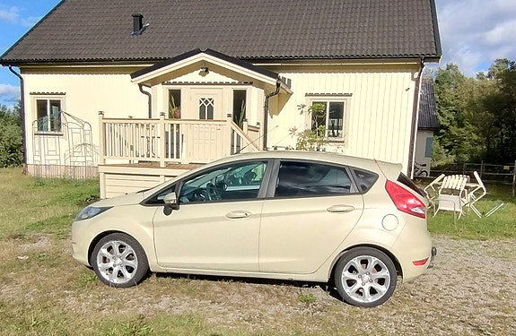 Ford Fiesta 2 of 8