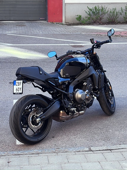 Yamaha XSR900 2 of 3