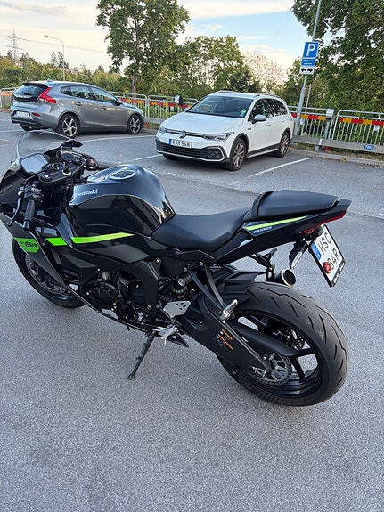Kawasaki Ninja ZX-6R 2 of 7