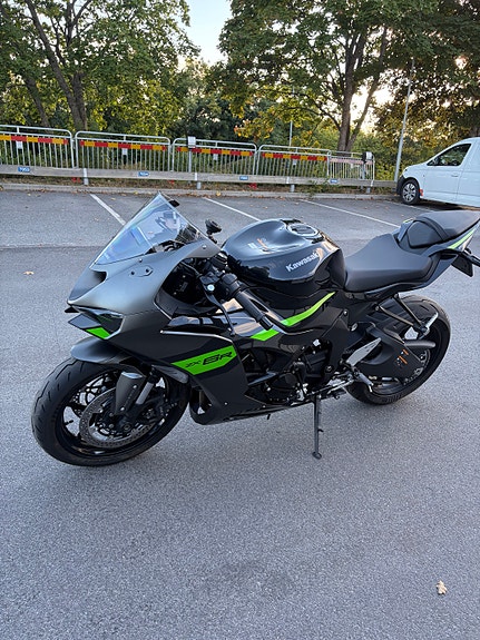 Kawasaki Ninja ZX-6R 3 of 7