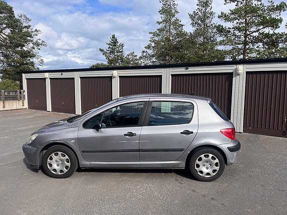 Peugeot 307 2 of 7