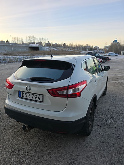 Nissan Qashqai 2 of 2