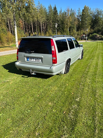 Volvo V70 3 of 15