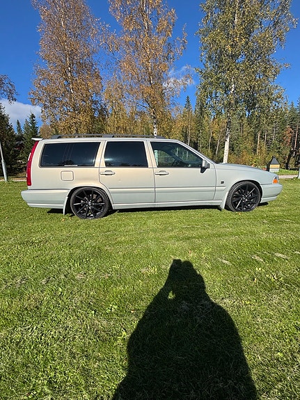 Volvo V70 2 of 15
