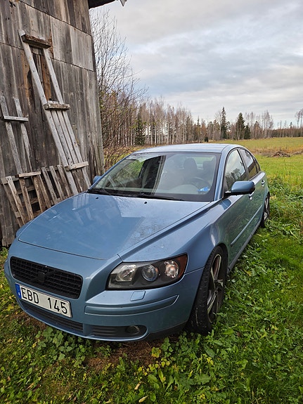 Volvo S40 2 of 4