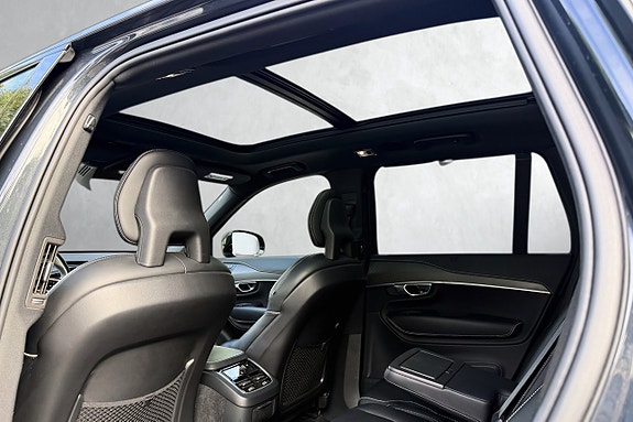 Volvo XC90 17 of 30