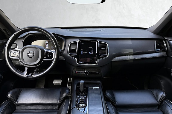 Volvo XC90 11 of 30