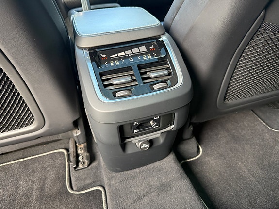 Volvo XC90 18 of 30