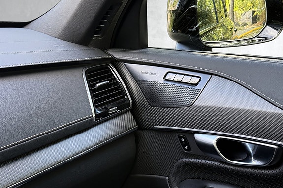 Volvo XC90 26 of 30