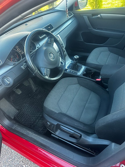 Volkswagen Passat 7 of 19