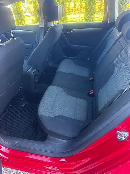 Volkswagen Passat 17 of 19