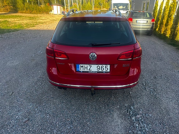 Volkswagen Passat 2 of 19