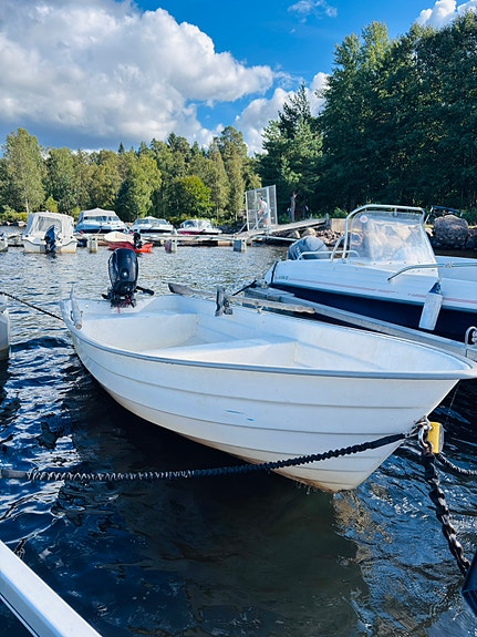 Ryds 390 med Mercury 4 hk och Trailer 4 of 5