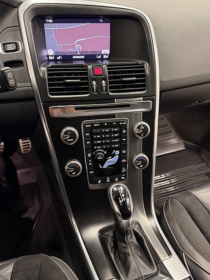Volvo XC60 13 of 22