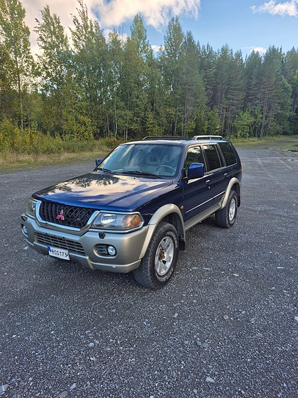 Mitsubishi Pajero Sport 2 of 8