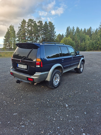 Mitsubishi Pajero Sport 3 of 8