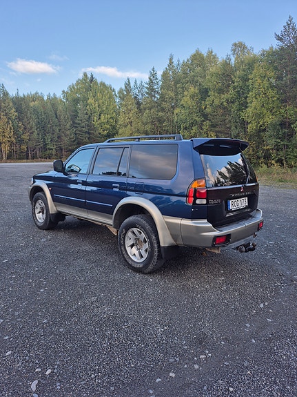 Mitsubishi Pajero Sport 4 of 8