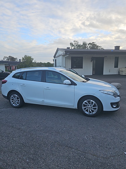 Renault Megane III 2 of 7