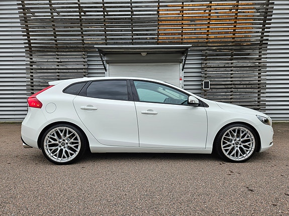 Volvo V40 6 of 18