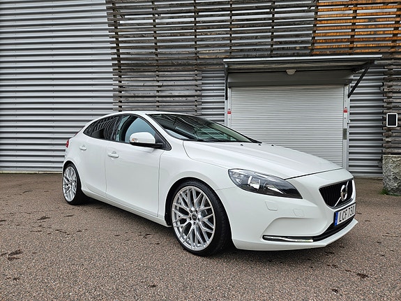 Volvo V40 7 of 18