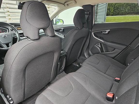 Volvo V40 13 of 18
