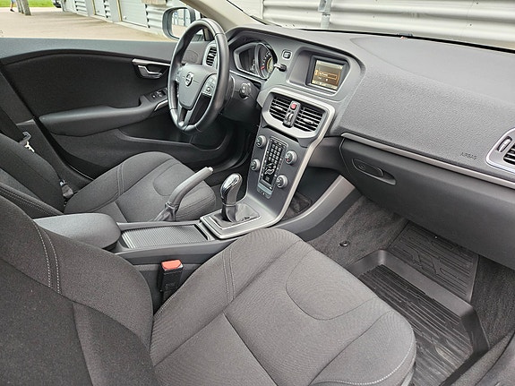 Volvo V40 11 of 18