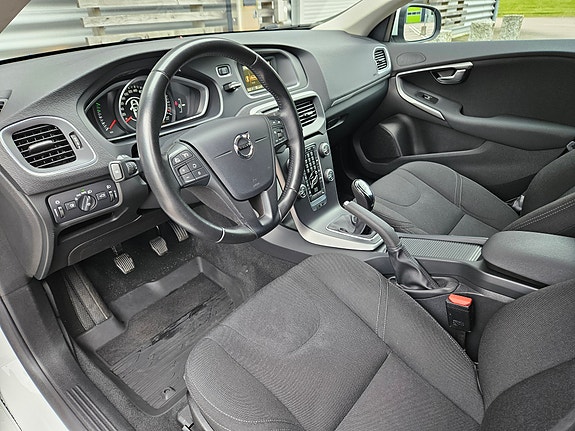 Volvo V40 10 of 18