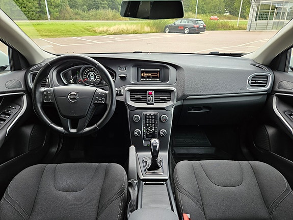 Volvo V40 9 of 18