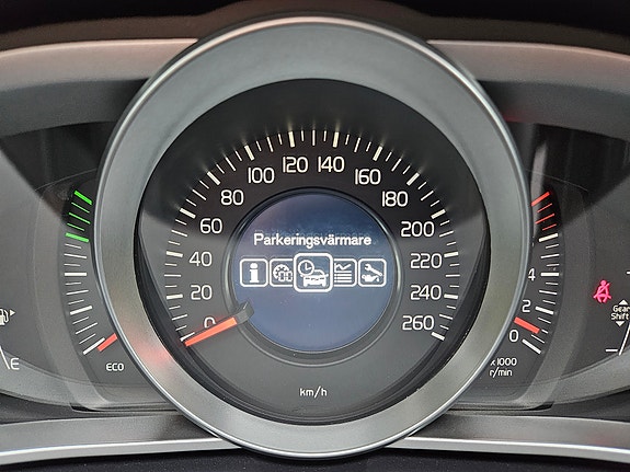 Volvo V40 16 of 18