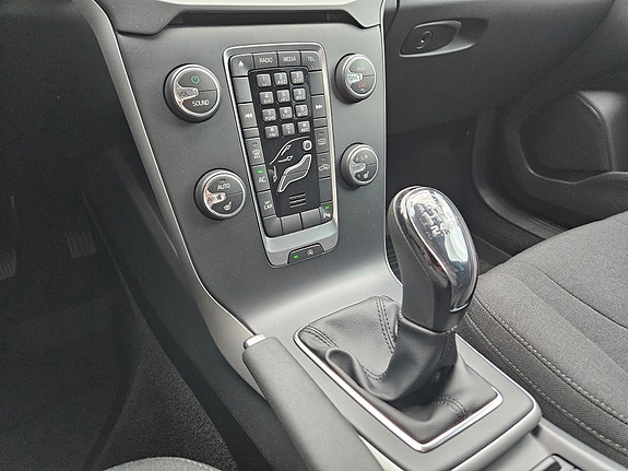 Volvo V40 15 of 18