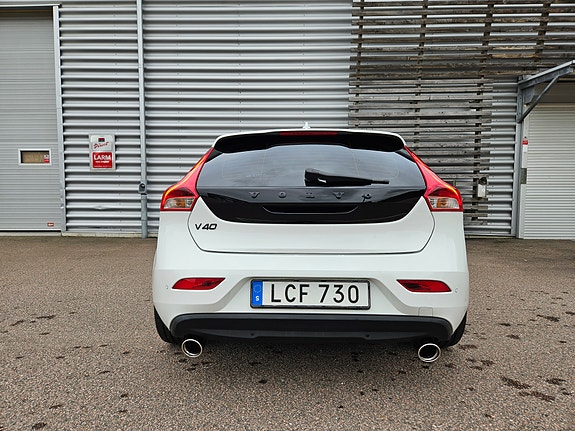 Volvo V40 4 of 18