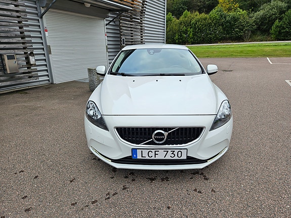 Volvo V40 8 of 18