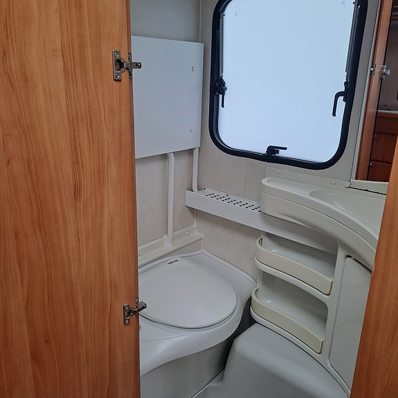 Adria Andora  552 UL 4 of 12