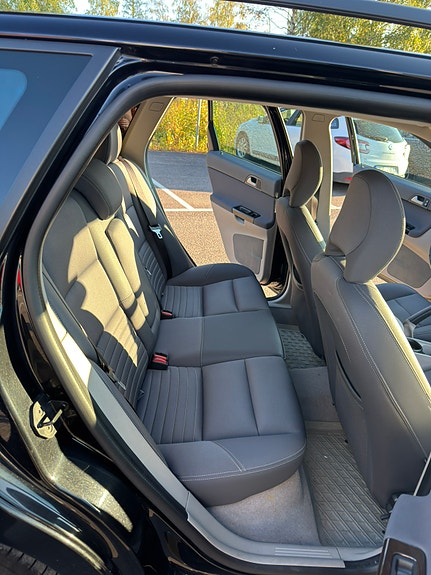 Volvo V50 8 of 15