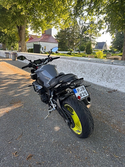 Yamaha MT-10 4 of 5