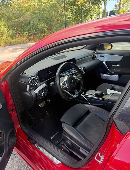 Mercedes-Benz CLA200 3 of 4