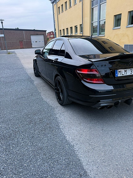Mercedes-Benz C63 3 of 11