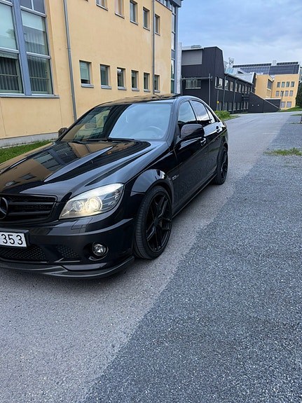 Mercedes-Benz C63 5 of 11