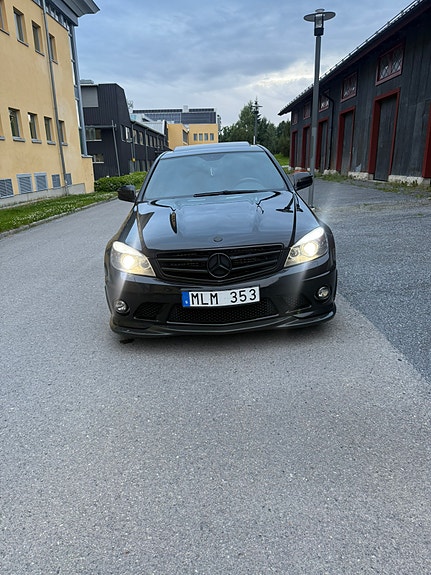Mercedes-Benz C63 4 of 11