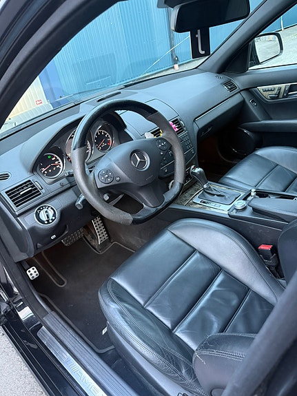 Mercedes-Benz C63 6 of 11
