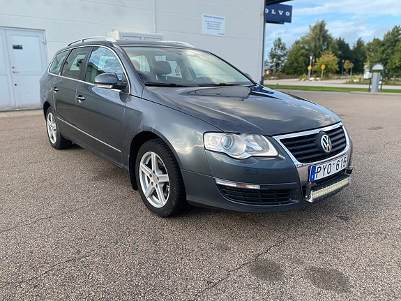 Volkswagen Passat 2 of 7