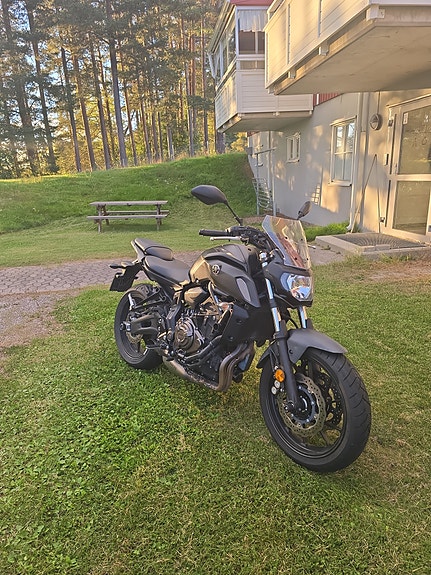 Yamaha MT-07 3 of 4