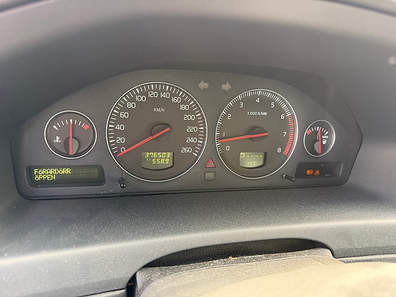 Volvo XC70 9 of 12