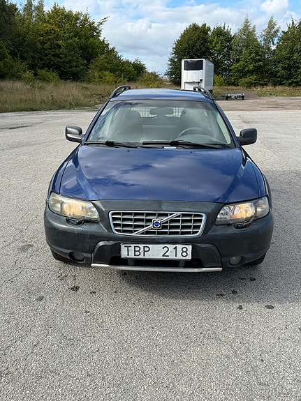 Volvo XC70 2 of 12