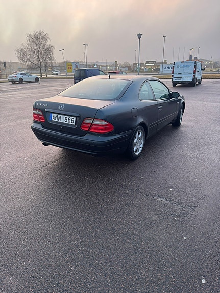 Mercedes-Benz CLK320 3 of 7