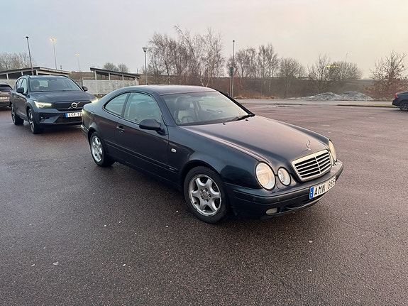 Mercedes-Benz CLK320 2 of 7