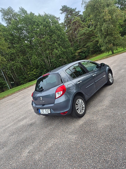 Renault Clio 2 of 6