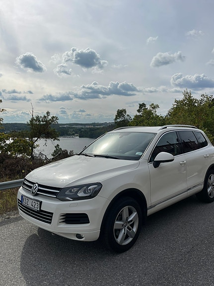 Volkswagen Touareg 2 of 6
