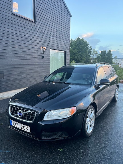 Volvo V70 3 of 6