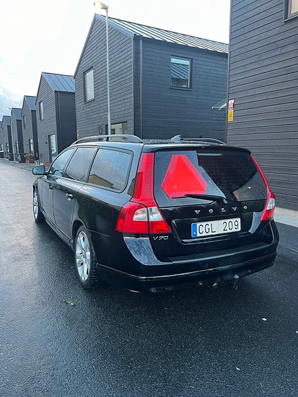 Volvo V70 2 of 6